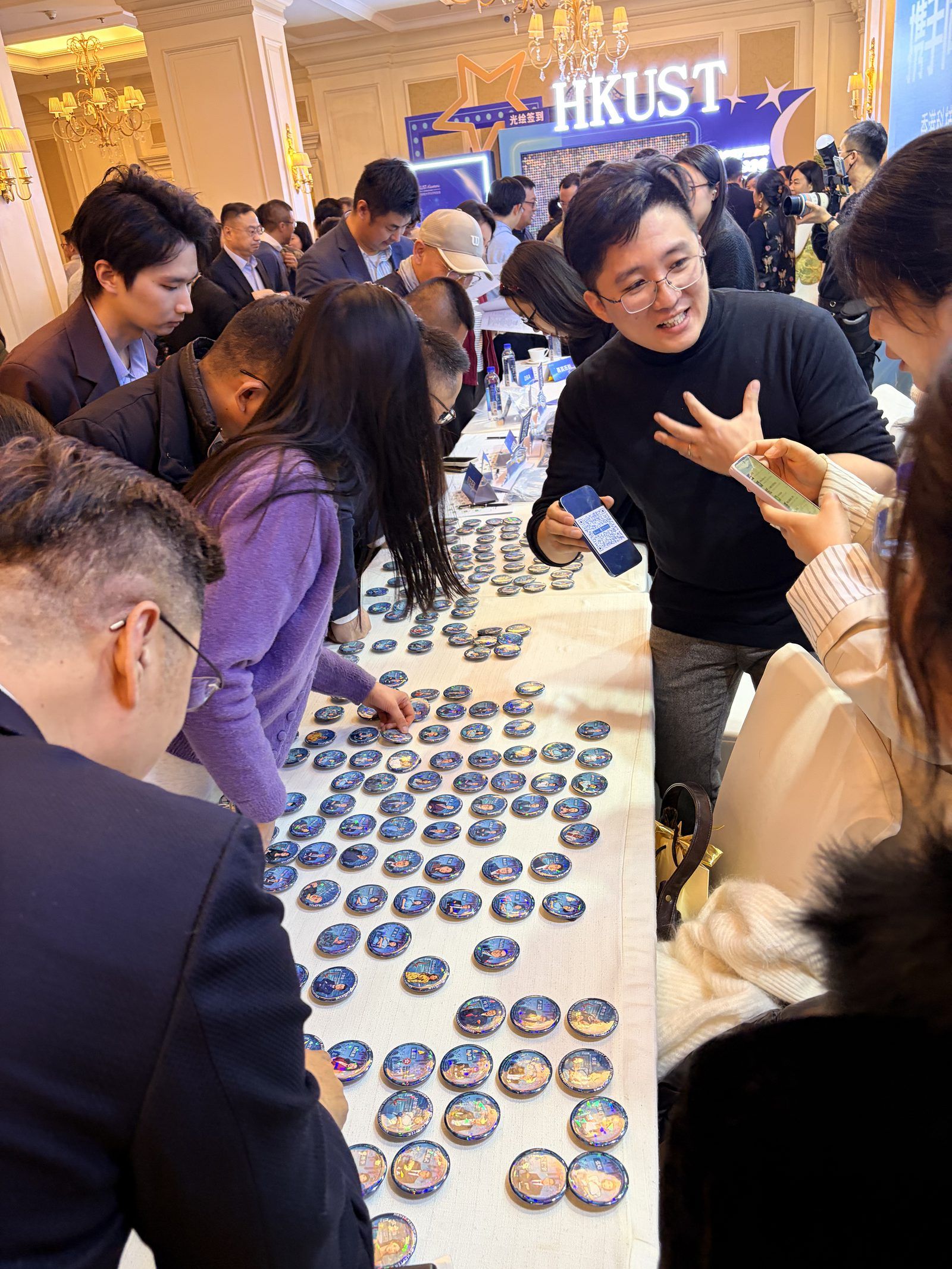 港科大北京校友会 · AI 定制吧唧与冰箱贴 - 图 1